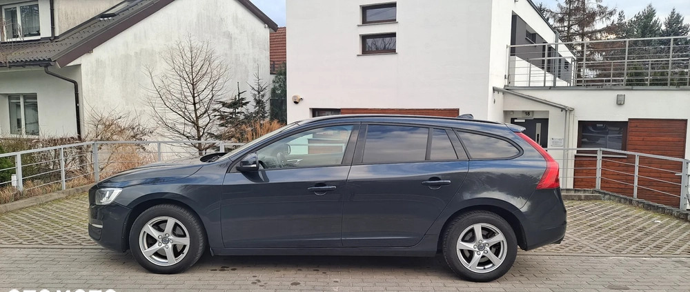 Volvo V60 cena 44900 przebieg: 207000, rok produkcji 2017 z Poznań małe 172